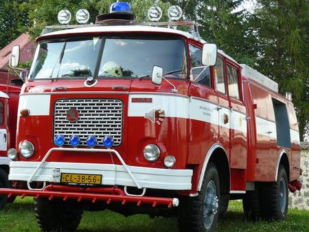 CAS 25 - ŠKODA 706 RTHP Cisternová automobilová stříkačka CAS 25, je požární automobil určený k rychlému zásahu při požáru a místech s nedostatkem vody.