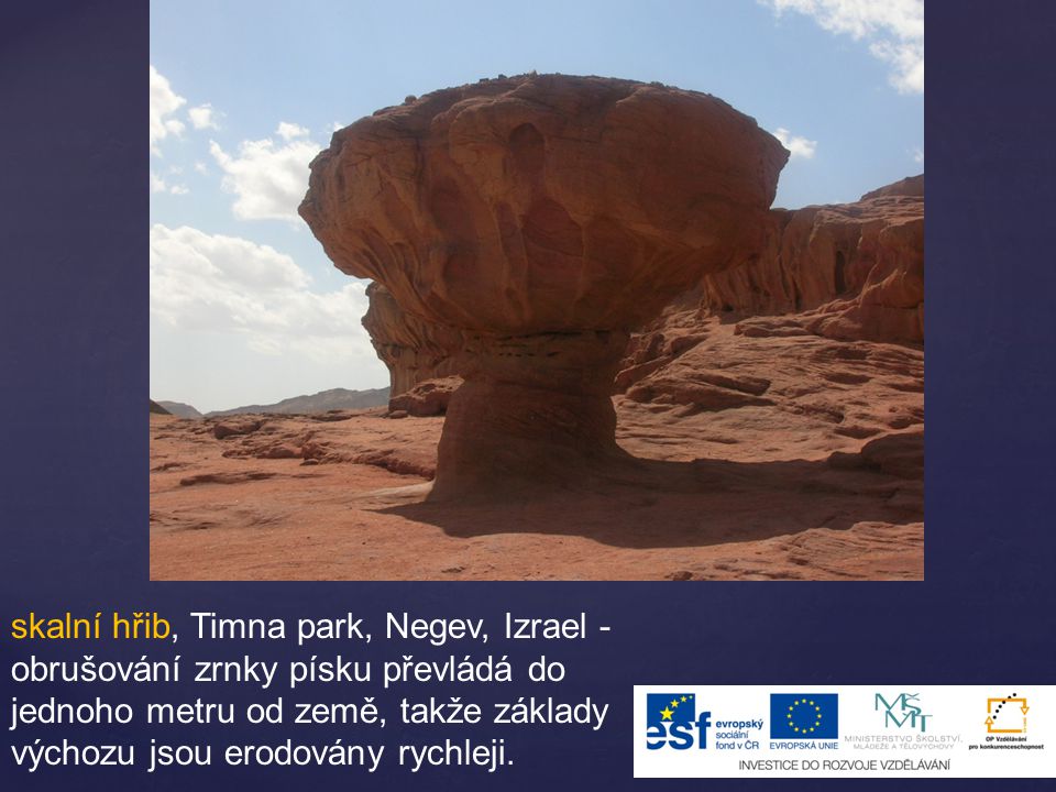 skalní hřib, Timna park, Negev, Izrael - obrušování zrnky písku převládá do jednoho metru od země, takže základy výchozu jsou erodovány rychleji.