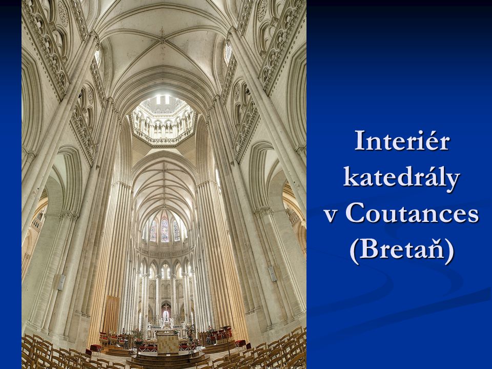 Interiér katedrály v Coutances (Bretaň)