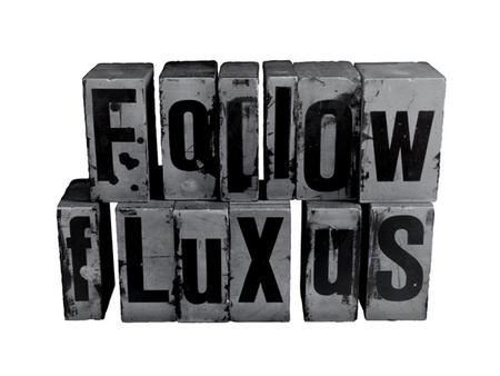 Ač byli původně umělci sdružení v hnutí Fluxus považováni za mezinárodní sdružení vtipálků, dnes se těší statutu radikálních vizionářů, kteří se snaží.