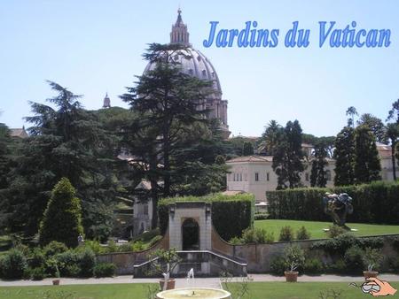 Vatikánské zahrady tvoří park, který zaujímá více než polovinu území městského státu Vatikán (23 hektarů)