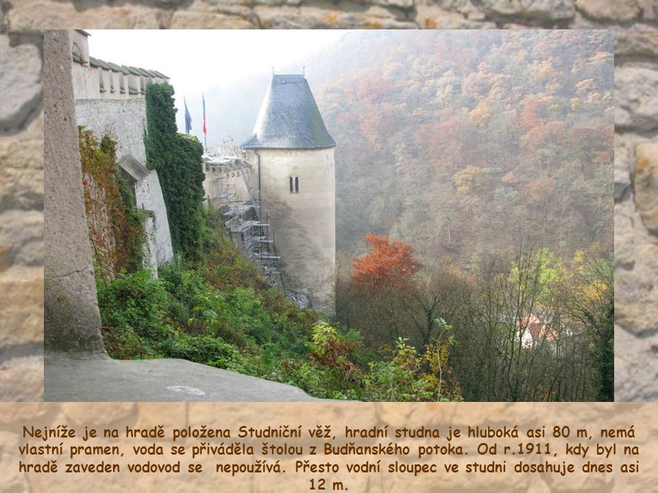 Nejníže je na hradě položena Studniční věž, hradní studna je hluboká asi 80 m, nemá vlastní pramen, voda se přiváděla štolou z Budňanského potoka.
