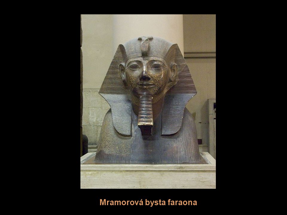Mramorová bysta faraona