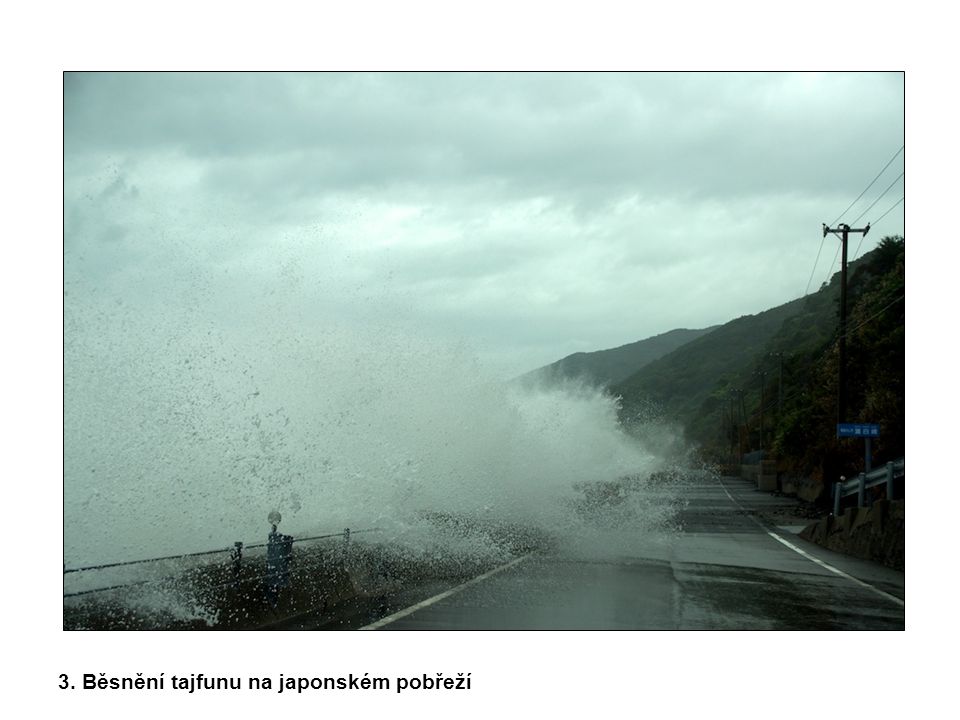 3. Běsnění tajfunu na japonském pobřeží