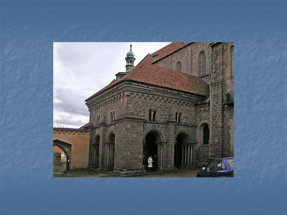 V Podklášteří se nachází Bazilika svatého Prokopa, která je společně s židovskou čtvrtí zapsána na seznamu UNESCO.