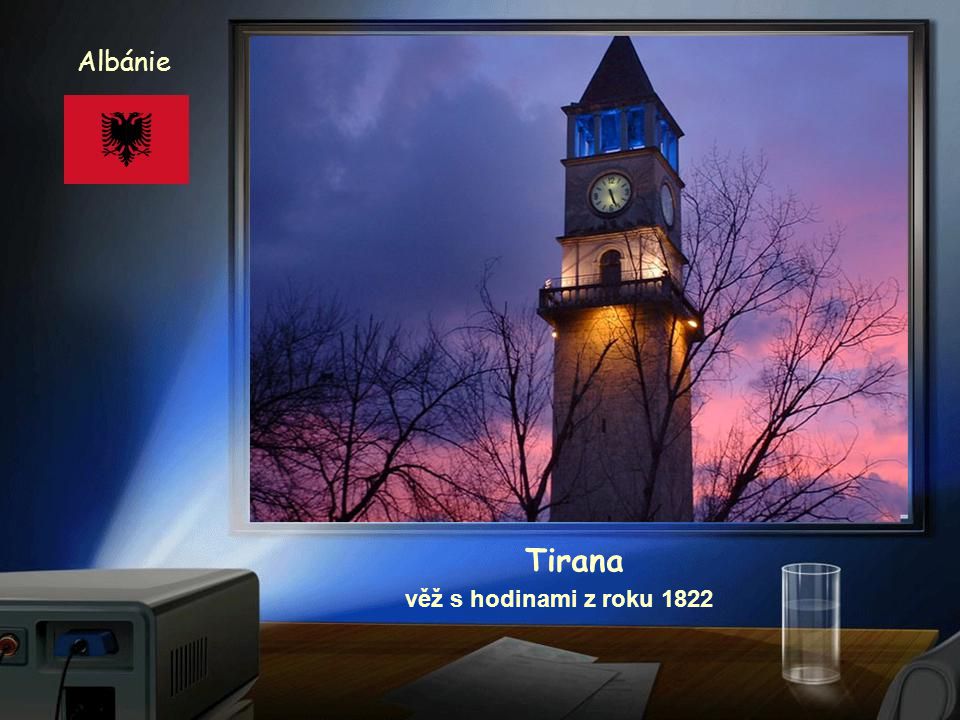Albánie Tirana věž s hodinami z roku 1822
