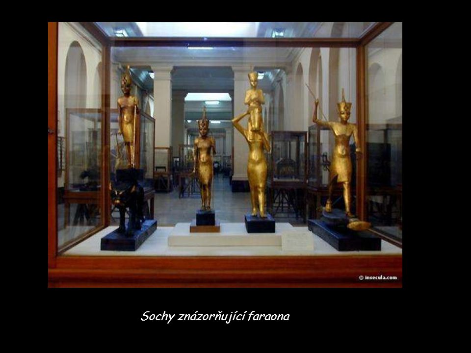 Sochy znázorňující faraona