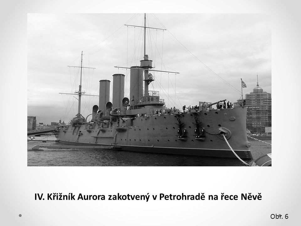 IV. Křižník Aurora zakotvený v Petrohradě na řece Něvě