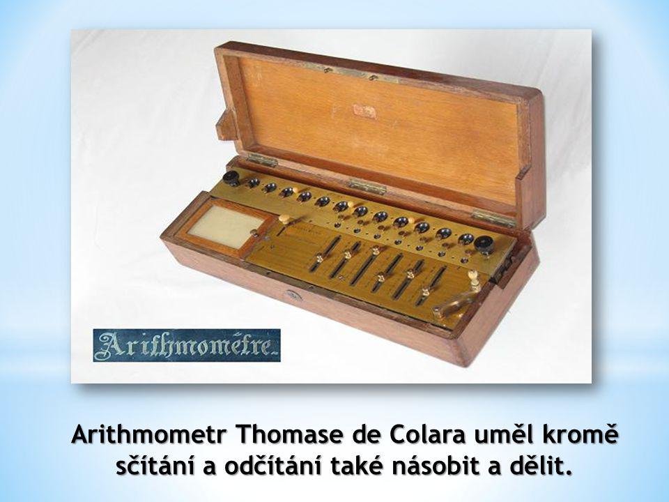 Arithmometr Thomase de Colara uměl kromě sčítání a odčítání také násobit a dělit.