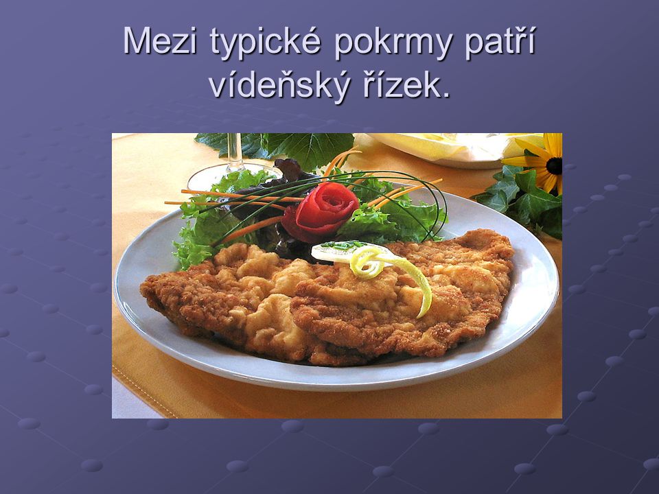 Mezi typické pokrmy patří vídeňský řízek.