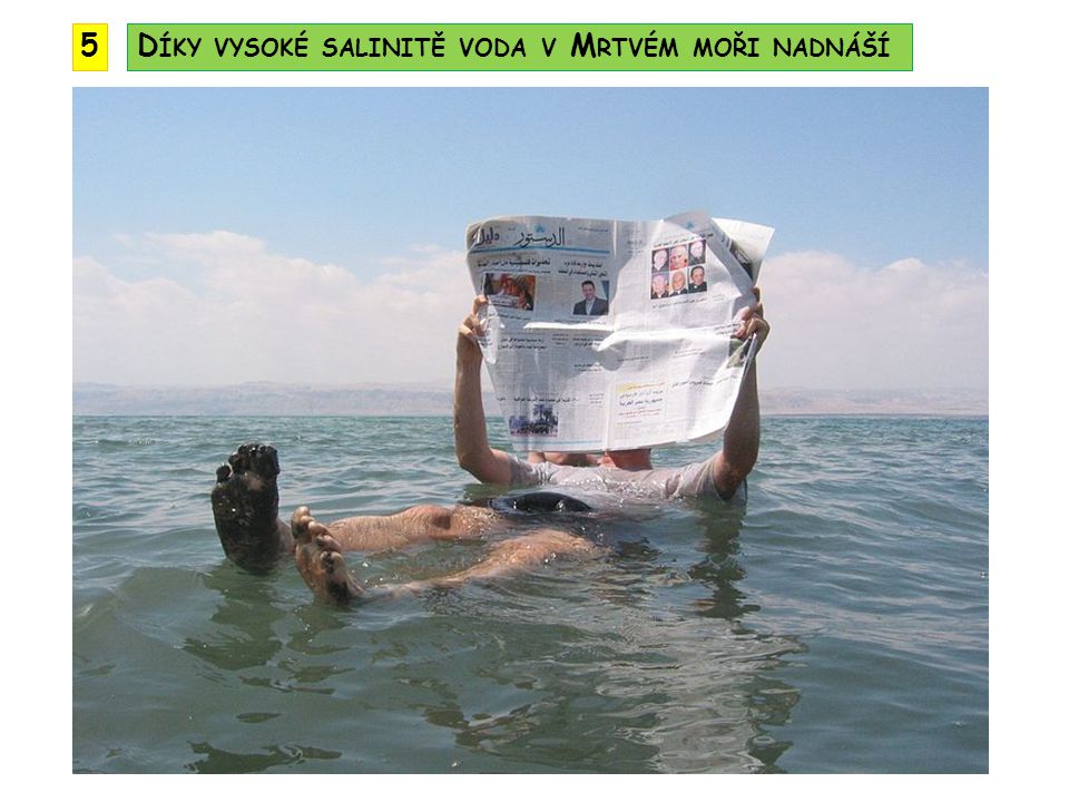 5 Díky vysoké salinitě voda v Mrtvém moři nadnáší