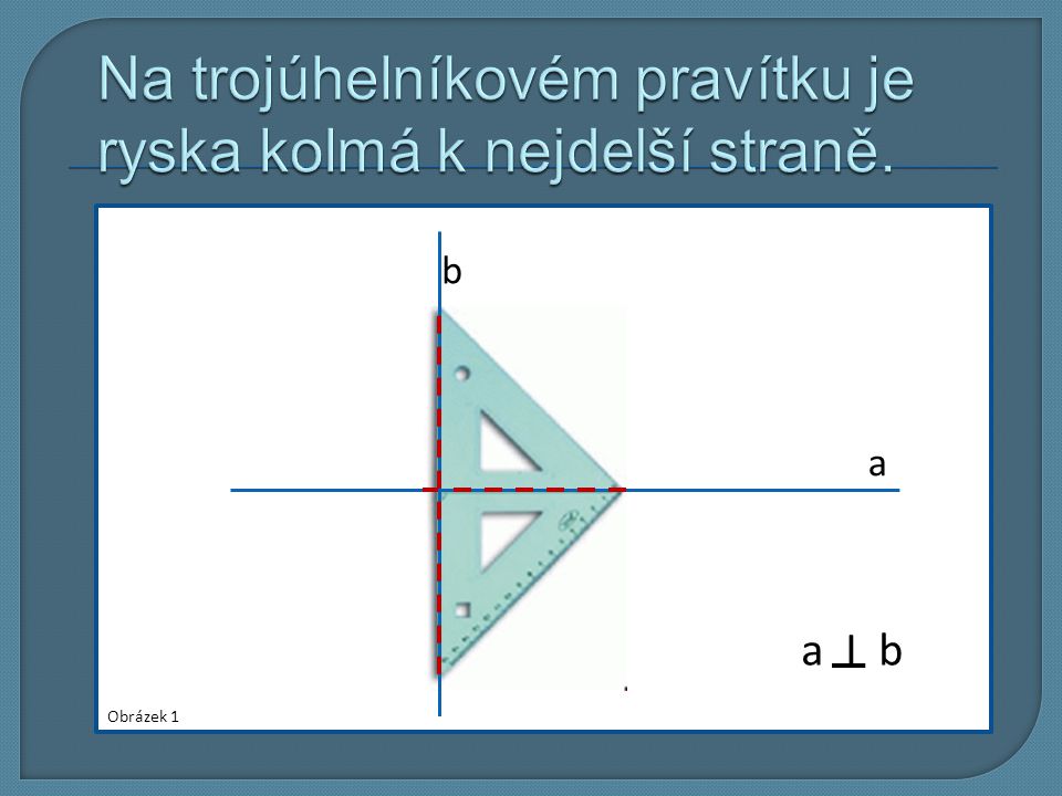 Na trojúhelníkovém pravítku je ryska kolmá k nejdelší straně.