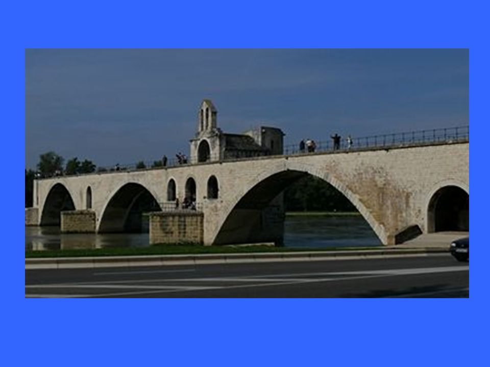 Most ve městě Avignon.