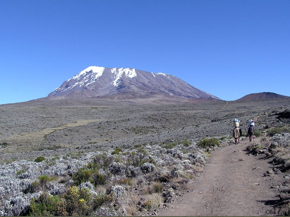 Povrch Vysoká průměrná nadmořská výška – značnou část tvoří náhorní tabulová plošina. Nejvyšší hora – Kilimandžáro (5895 m n. m.)
