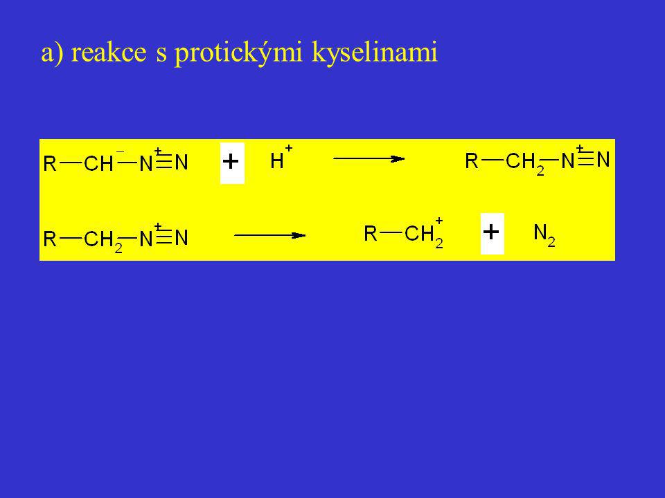 a) reakce s protickými kyselinami