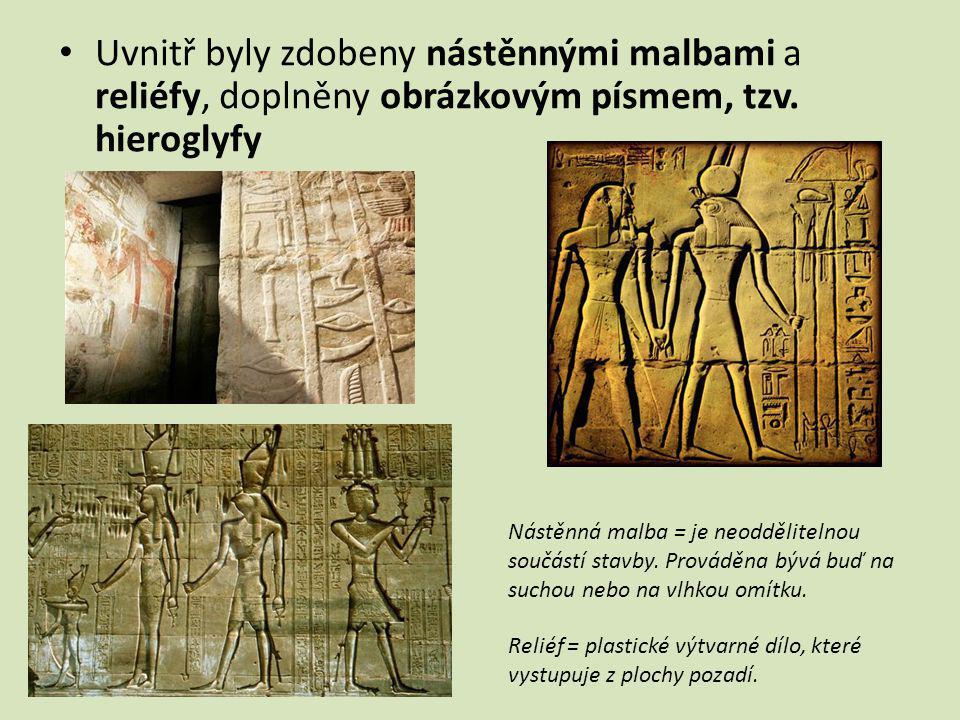 Uvnitř byly zdobeny nástěnnými malbami a reliéfy, doplněny obrázkovým písmem, tzv. hieroglyfy