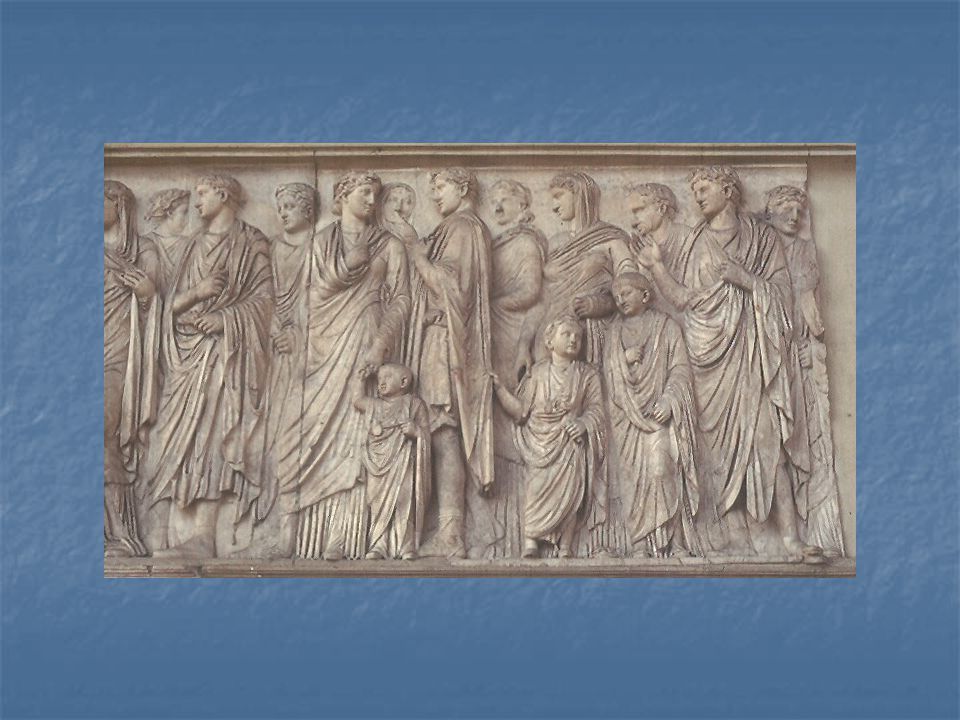 Ara Pacis v Římě – jedná se o první monument císařského období, bohatě dekorovaný oltář, postavený mezi léty 13 a 9 př.n.l.