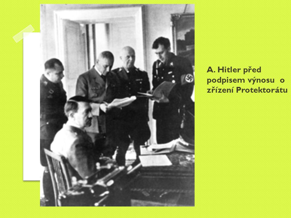 A. Hitler před podpisem výnosu o zřízení Protektorátu
