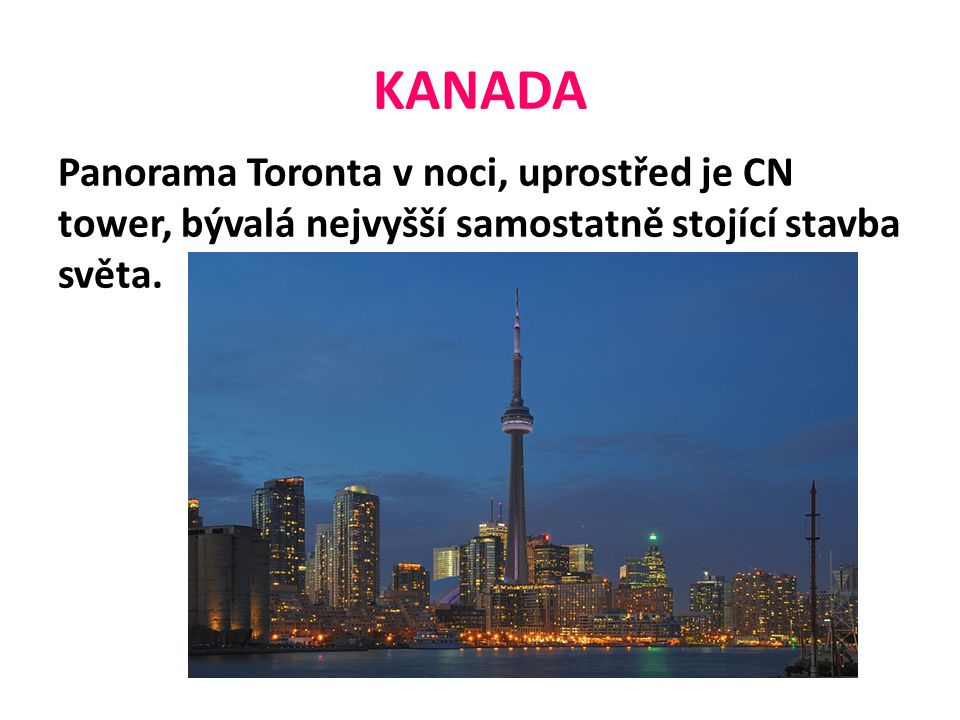 KANADA Panorama Toronta v noci, uprostřed je CN tower, bývalá nejvyšší samostatně stojící stavba světa.